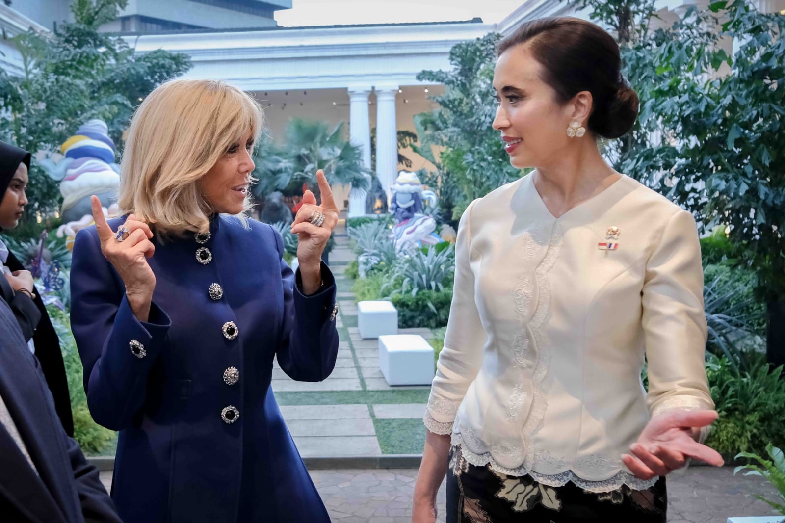 Menpar Widiyanti Dampingi Brigitte Macron dalam Spouse Program ke Museum Nasional dan Borobudur